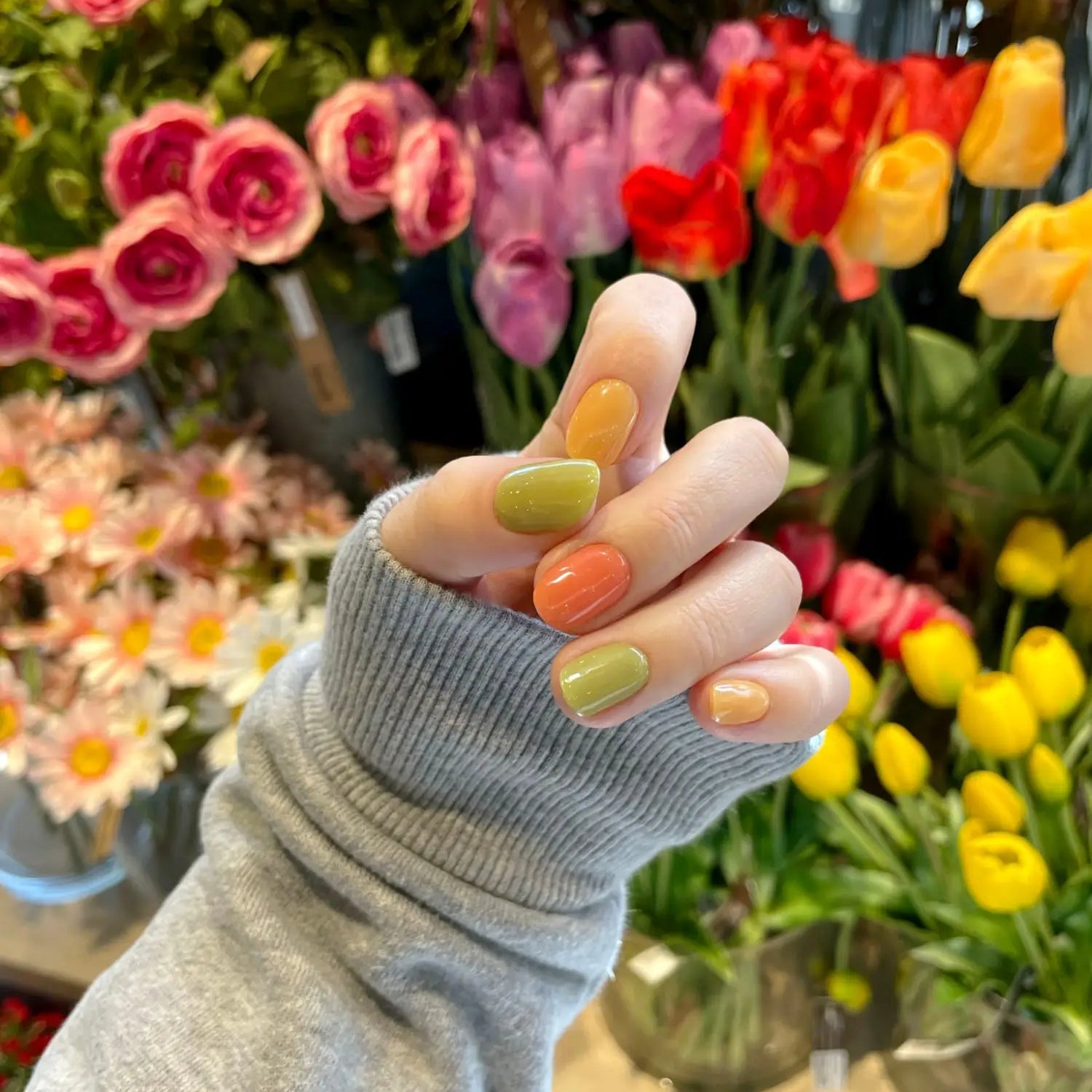 Karma Renkli Jel Tırnaklar