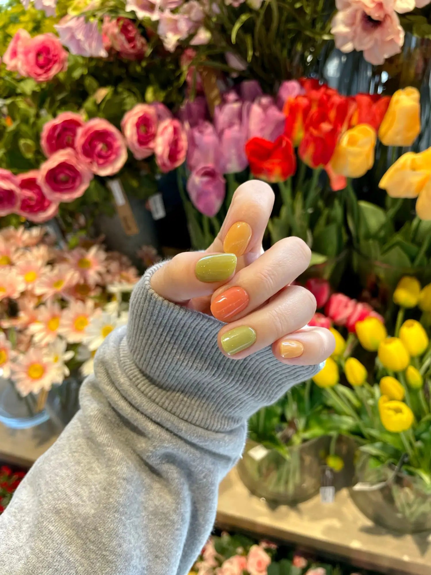 Karma Renkli Jel Tırnaklar