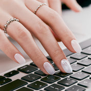 rakı beyazı simli desenli tırnaklar