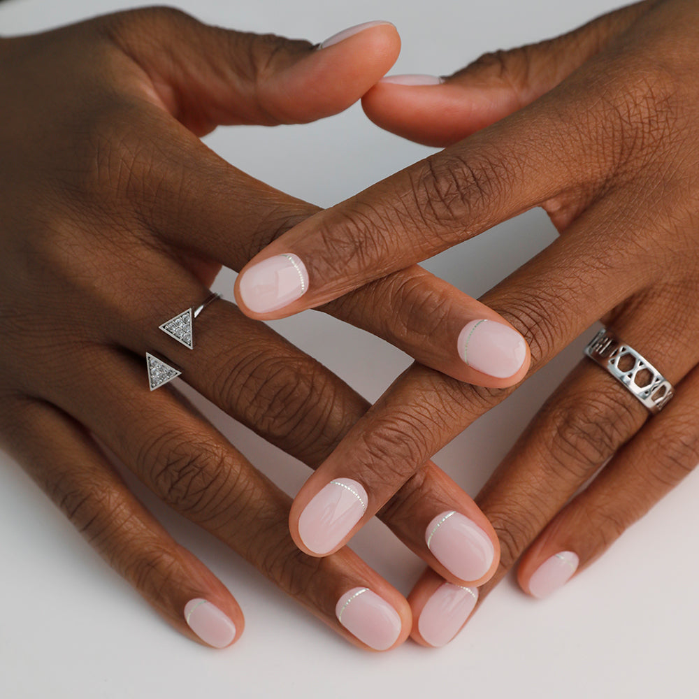 minimal beyaz takma tırnak modeli