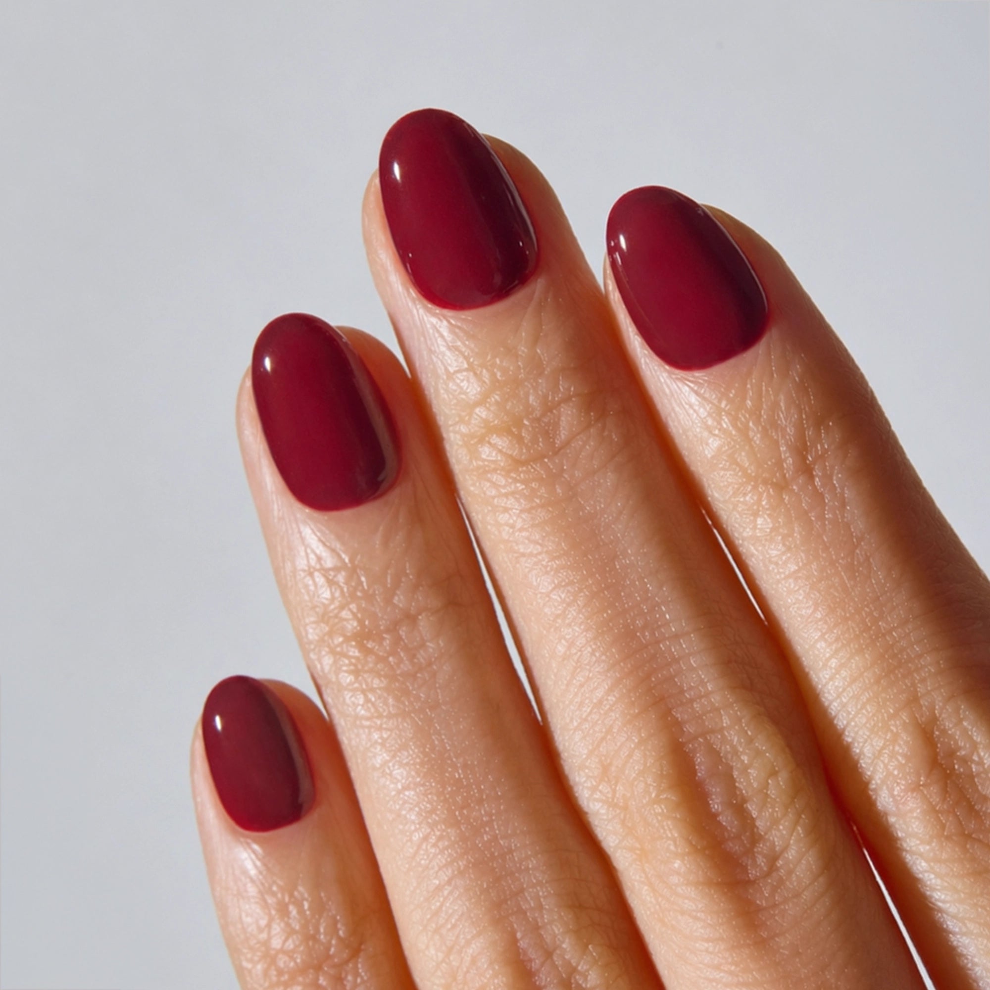Allure Burgundy Jel Takma Tırnak Kısa Oval 30 Adet elde görünümü