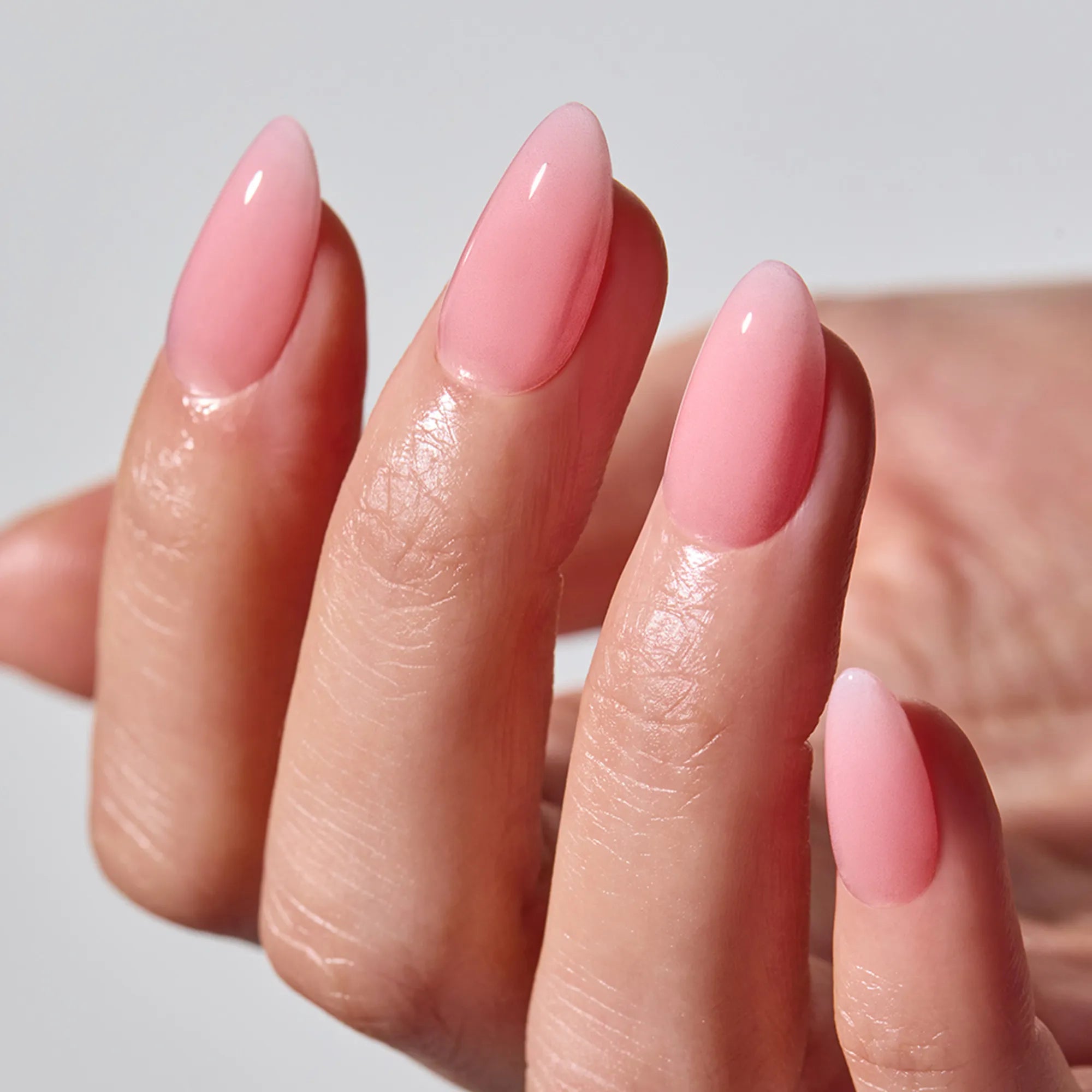 Blush Pink jel takma tırnak konsept görseli 1