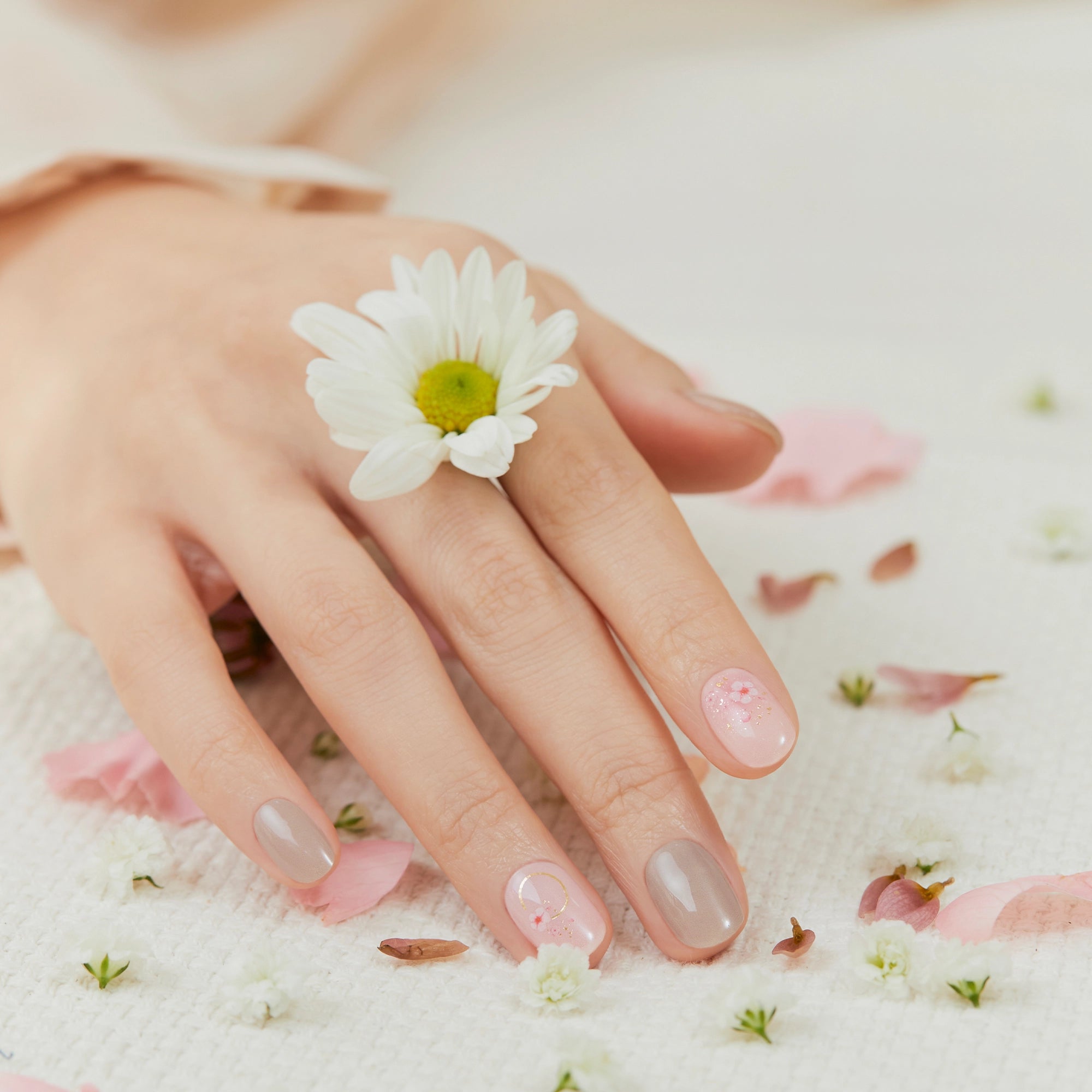 N Floral Breeze Jel Tırnak 30 Adet, 2 Kullanım