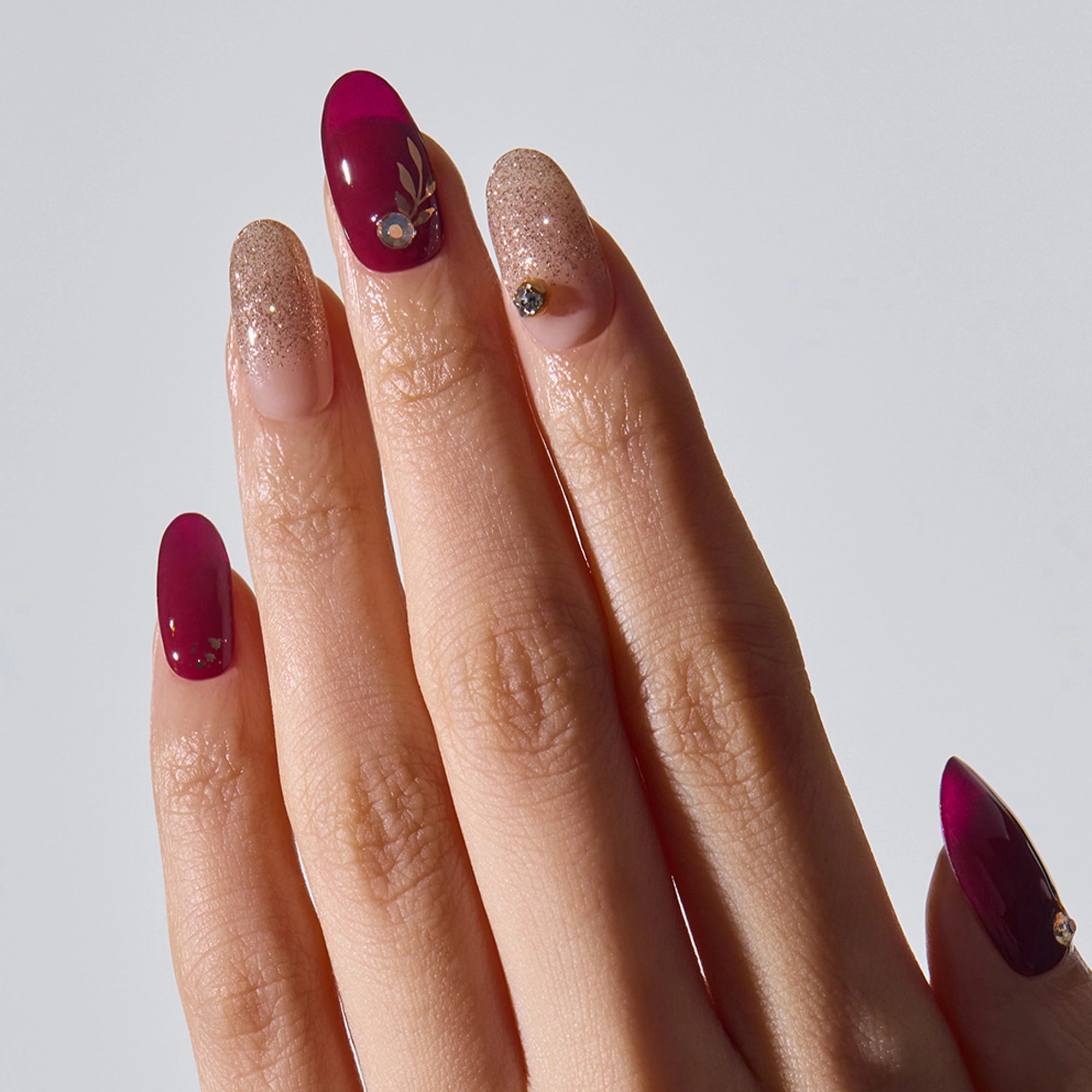 N Scarlet Glow Jel Tırnak 30 Adet, 2 Kullanım