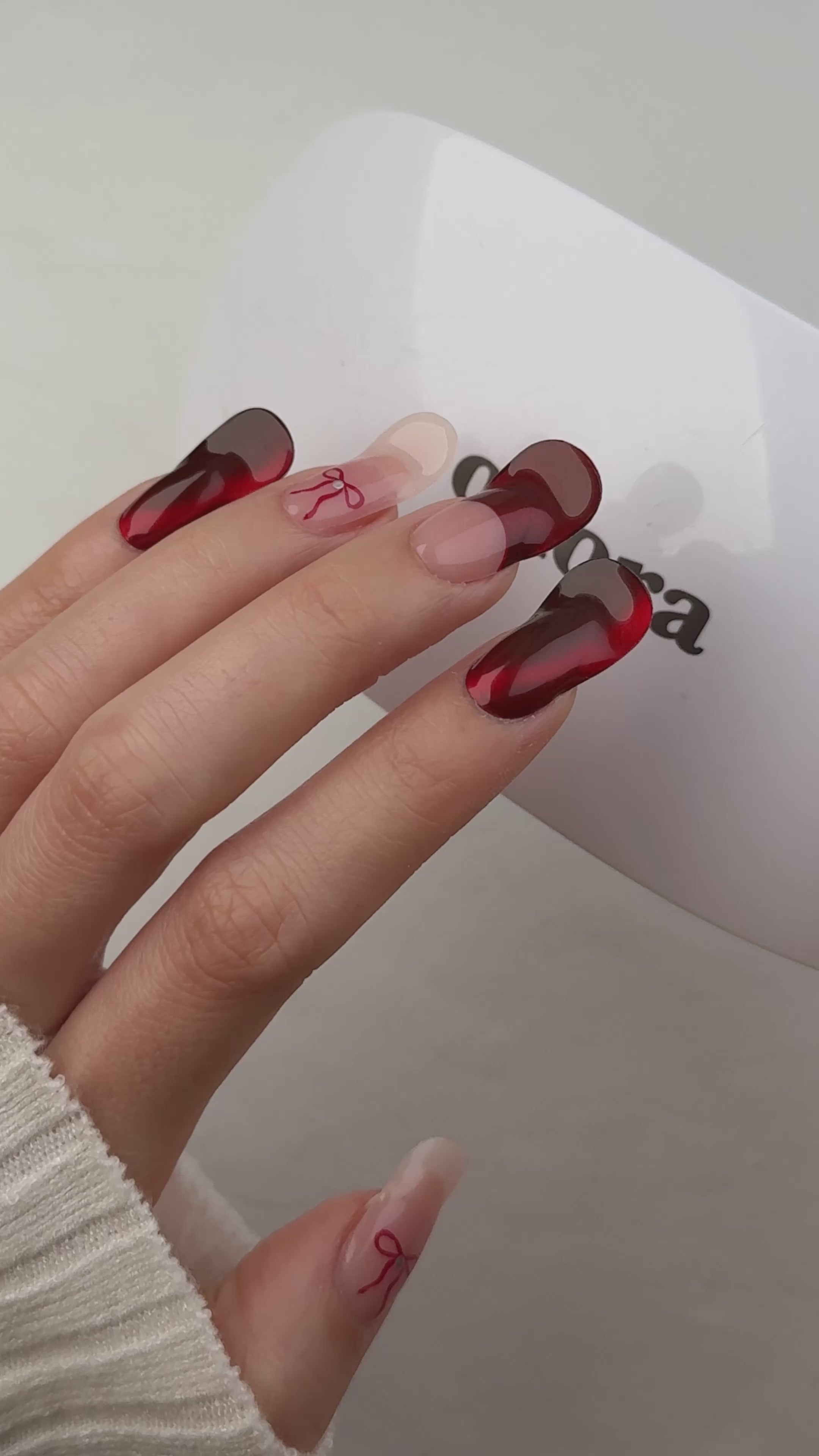 Ohora Minimalist Sparkle Yeni Yıla Özel Jel Tırnak Seti - 1 Kutu Jel Tırnak, Çıkarıcı & UV Lamba